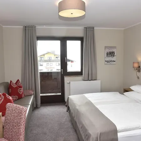 ホテル Hotel-skischule Krallinger 3*